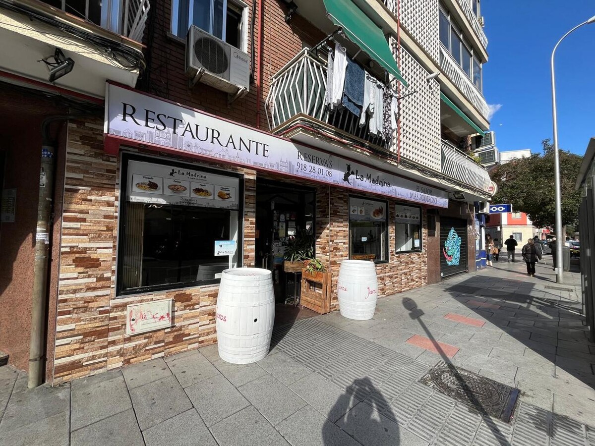 Madrid, MAD 28021 - Unit Puerta 03 -  - Interior Photo - Image 1 of 16