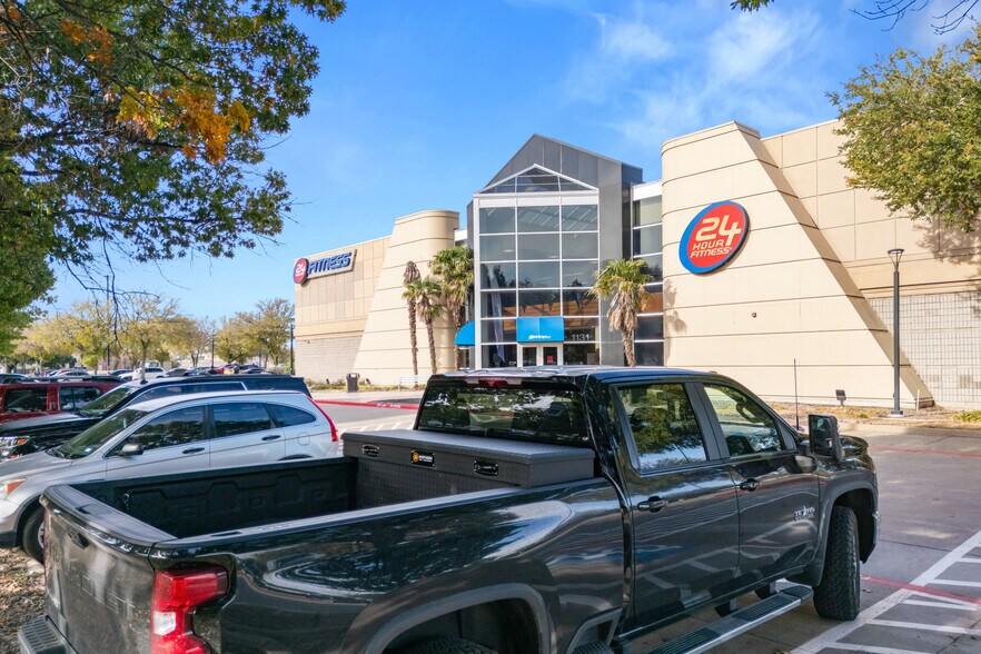 1131 W Arbrook Blvd, Arlington, TX for sale - Building Photo - Image 2 of 5
