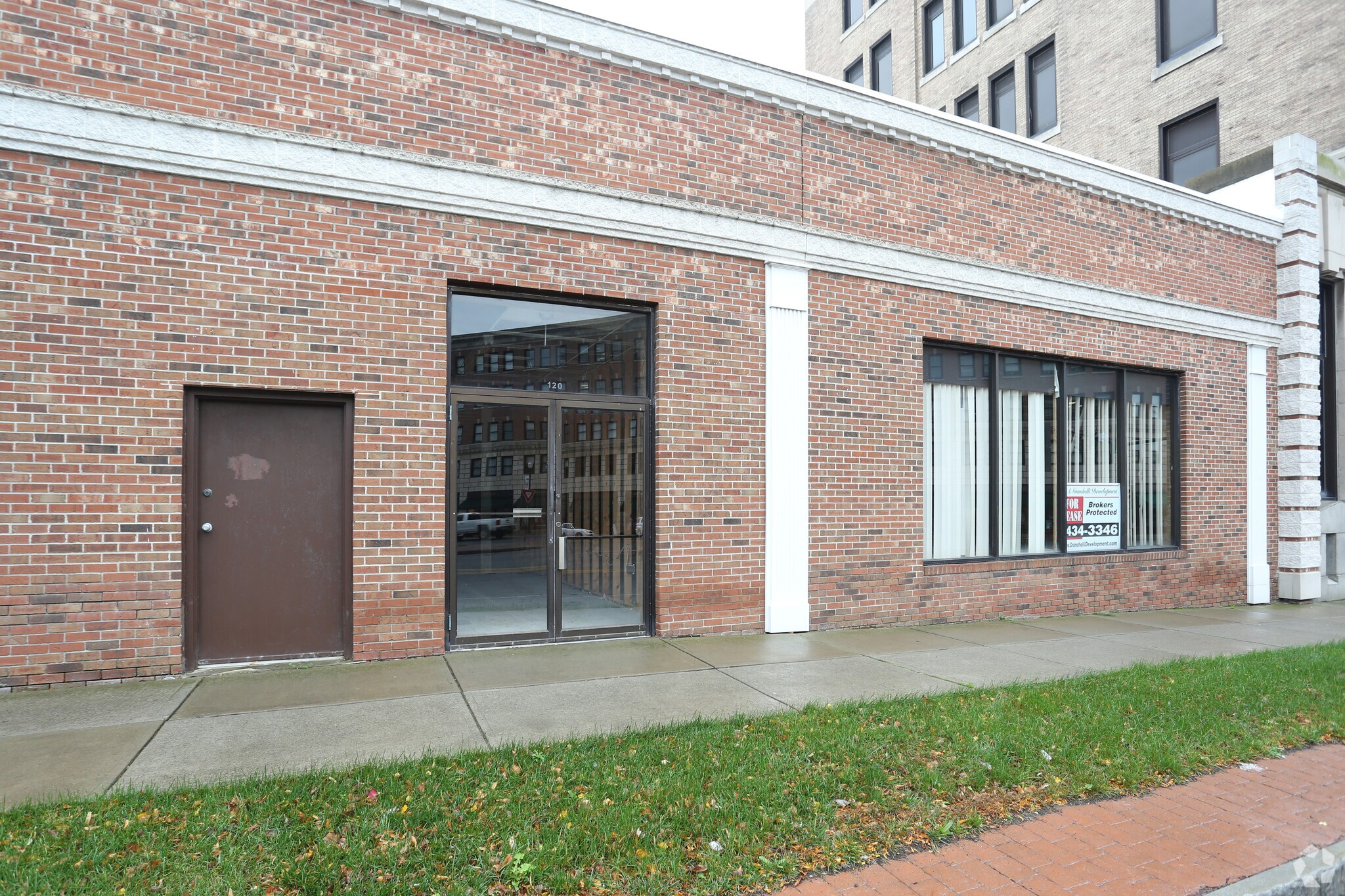 120 Main St, Lockport, NY à vendre Photo du bâtiment- Image 1 de 3