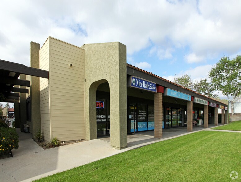 22706-22762 Aspan St, Lake Forest, CA à louer - Photo du bâtiment - Image 2 de 27