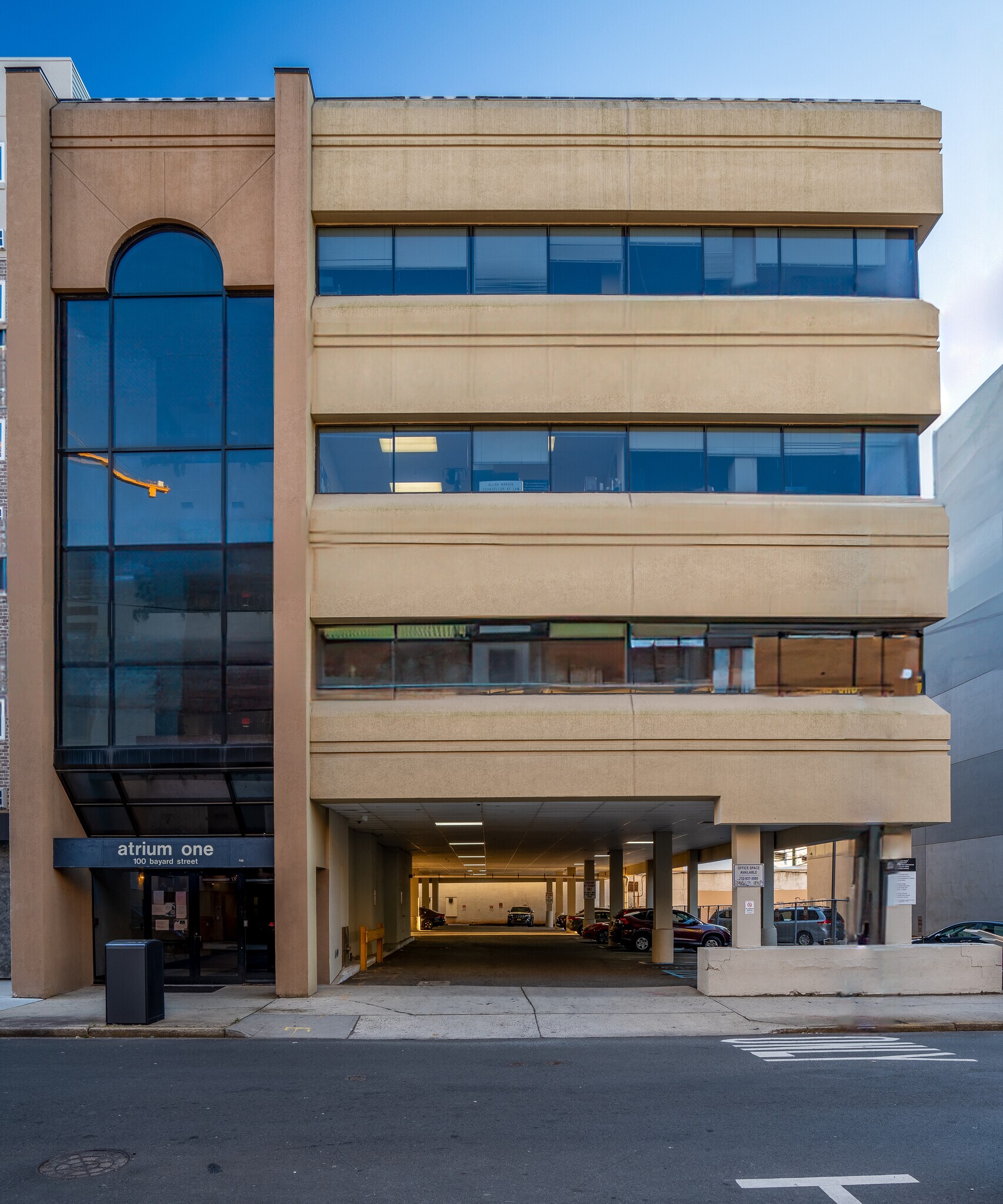 100 Bayard St, New Brunswick, NJ à louer Photo du bâtiment- Image 1 de 9