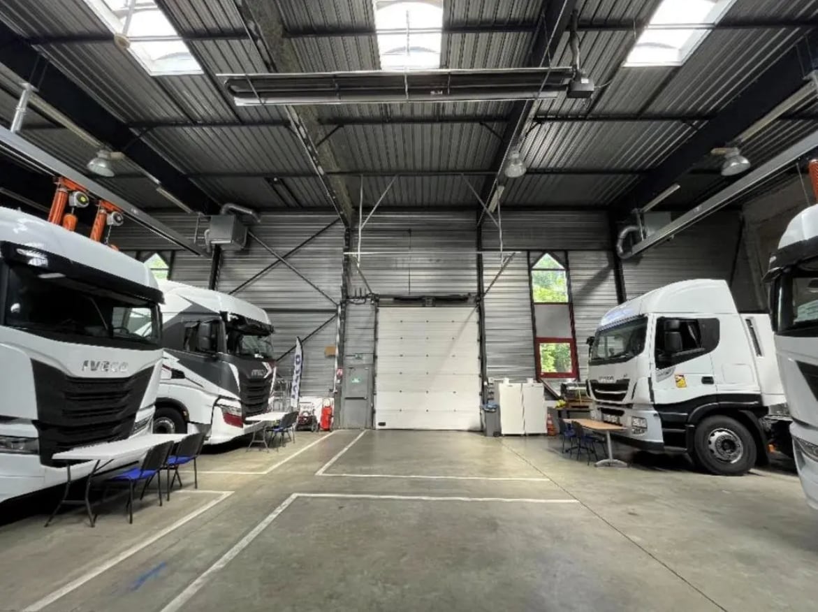 Flex in Élancourt for lease Interior Photo- Image 1 of 3