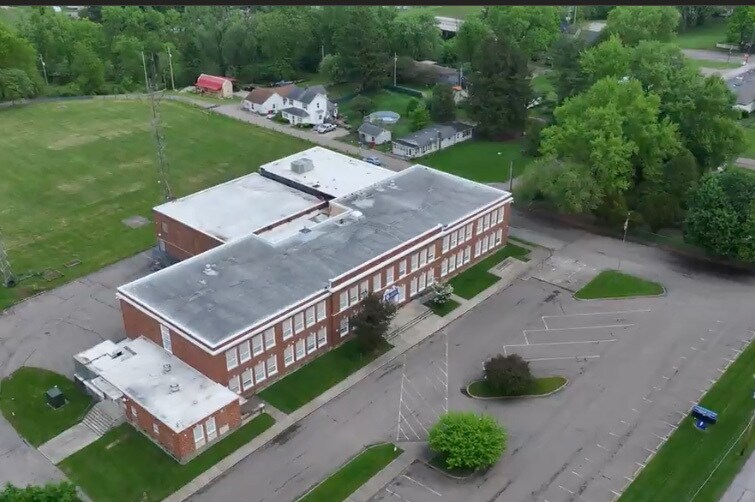 76 W Athens Rd, Roseville, OH à louer Photo principale- Image 1 de 12