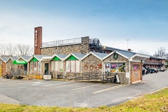 2 Bayville Ave, Locust Valley, NY for lease Interior Photo- Image 2 of 3