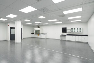 200-206 Welsh Rd, Horsham Township, PA for lease Interior Photo- Image 2 of 12