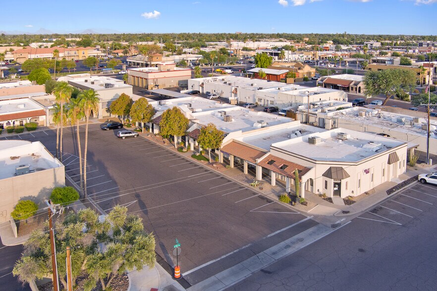 7119-7125 E Sahuaro Dr, Scottsdale, AZ à louer - Photo du bâtiment - Image 3 de 5