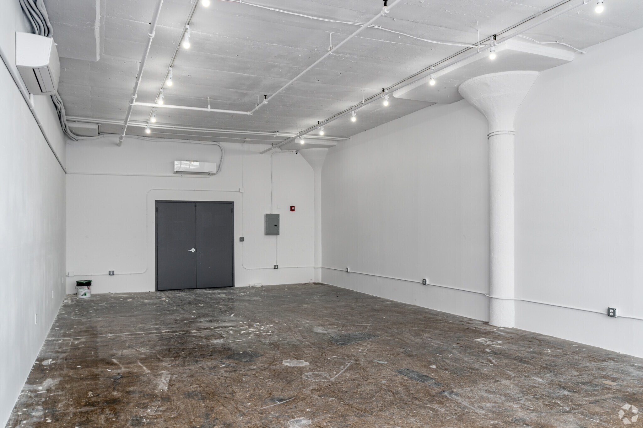 37-18 Northern Blvd, Long Island City, NY for lease Interior Photo- Image 1 of 4