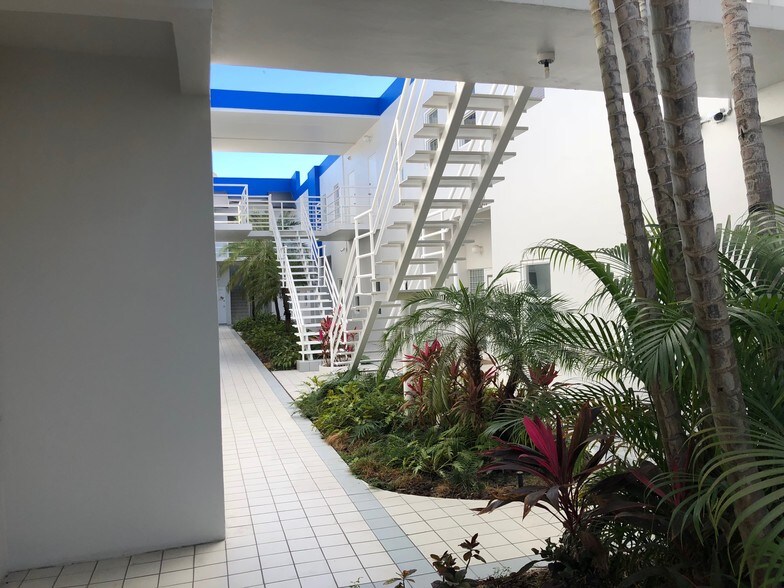 8000 NW 31st St, Miami, FL à louer - Photo du bâtiment - Image 3 de 6