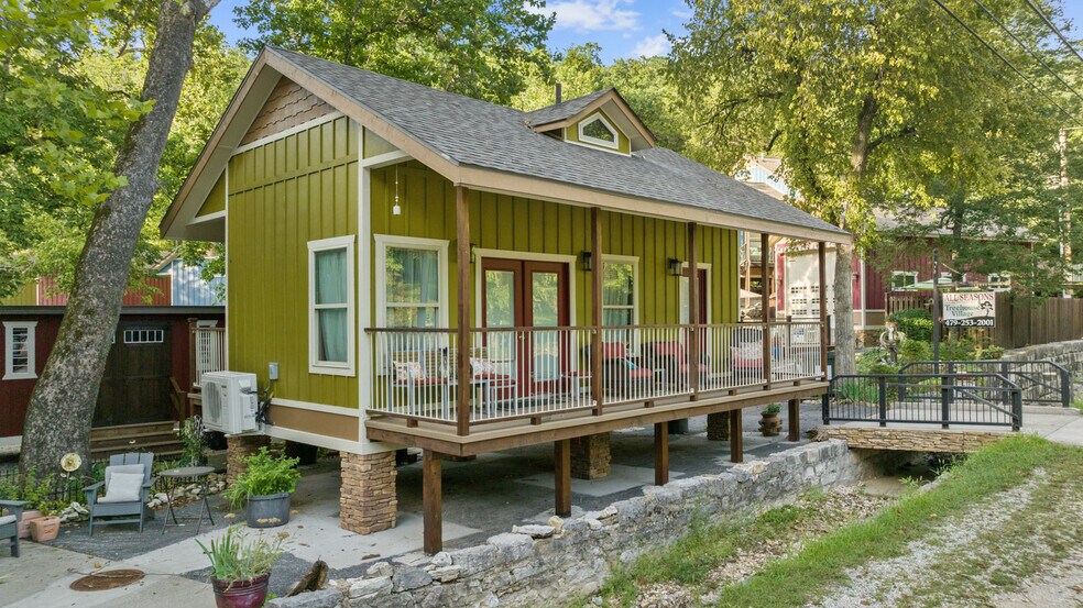 275 N Main St, Eureka Springs, AR à vendre - Photo du bâtiment - Image 2 de 48