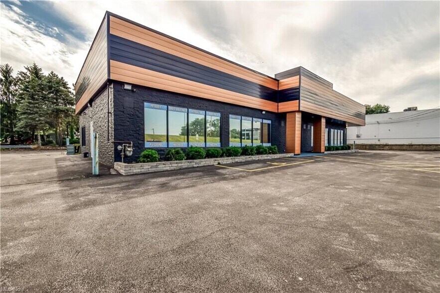 8425 Station St, Mentor, OH à vendre - Photo du bâtiment - Image 2 de 42
