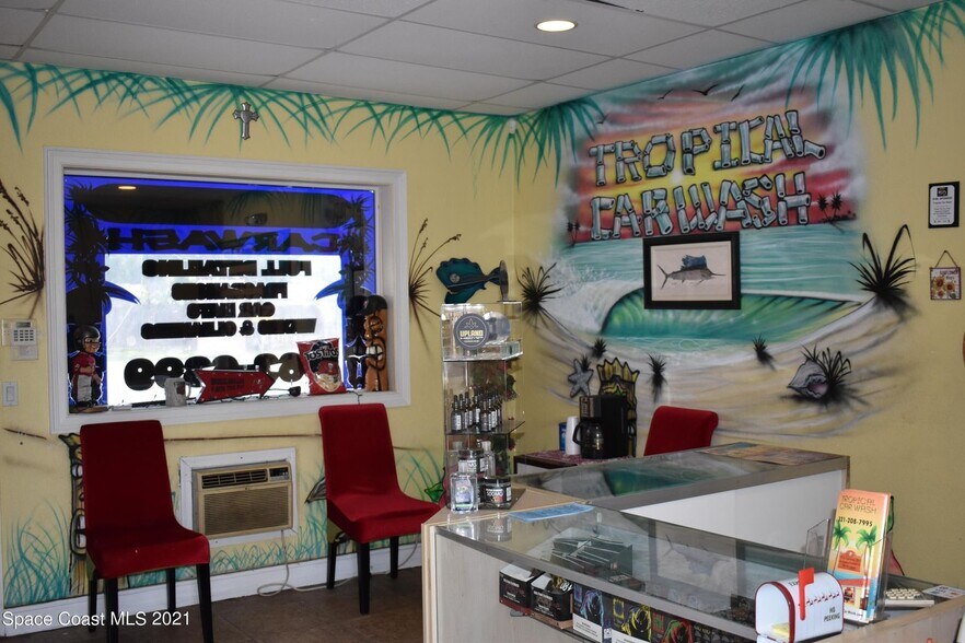 226 S Courtenay Pky, Merritt Island, FL à vendre - Photo intérieure - Image 2 de 12