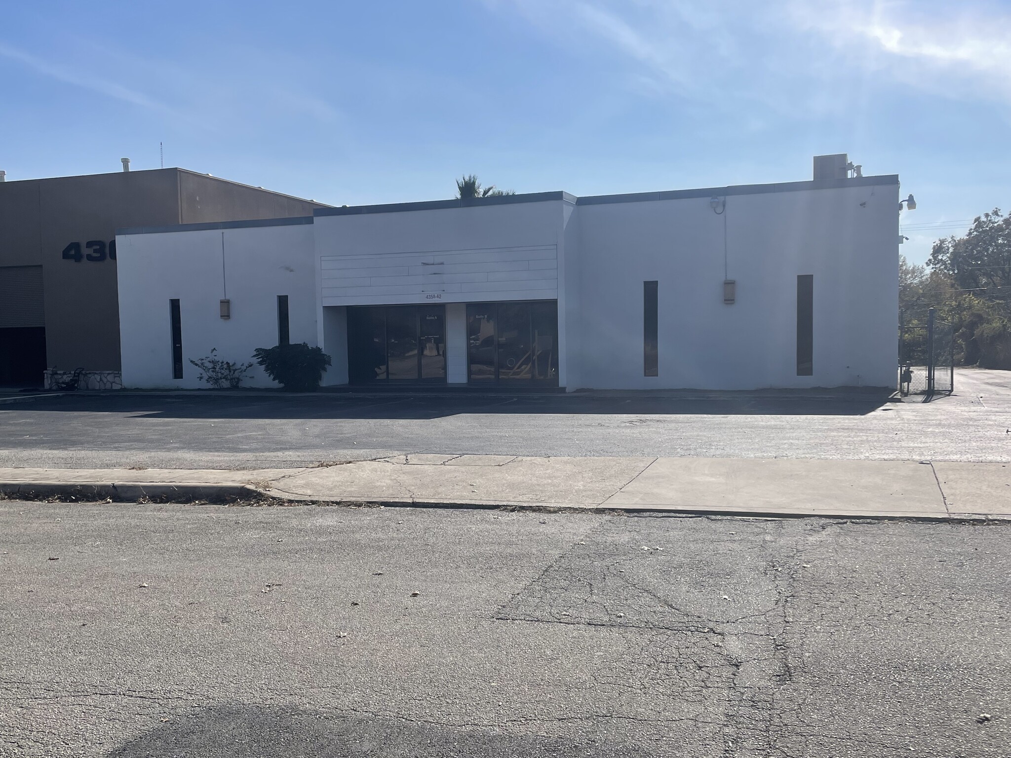 4358-4362 Centergate St, San Antonio, TX for lease Building Photo- Image 1 of 5