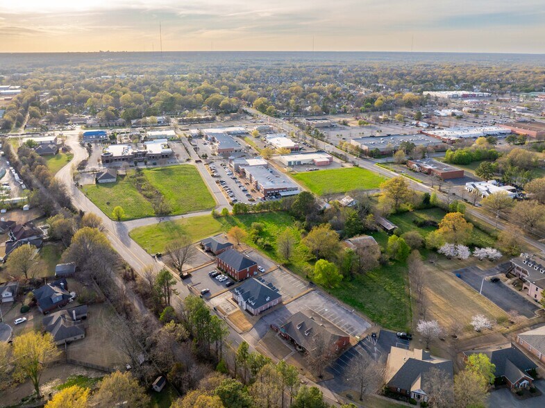 Macon Rd, Cordova, TN à vendre - Photo du bâtiment - Image 3 de 13