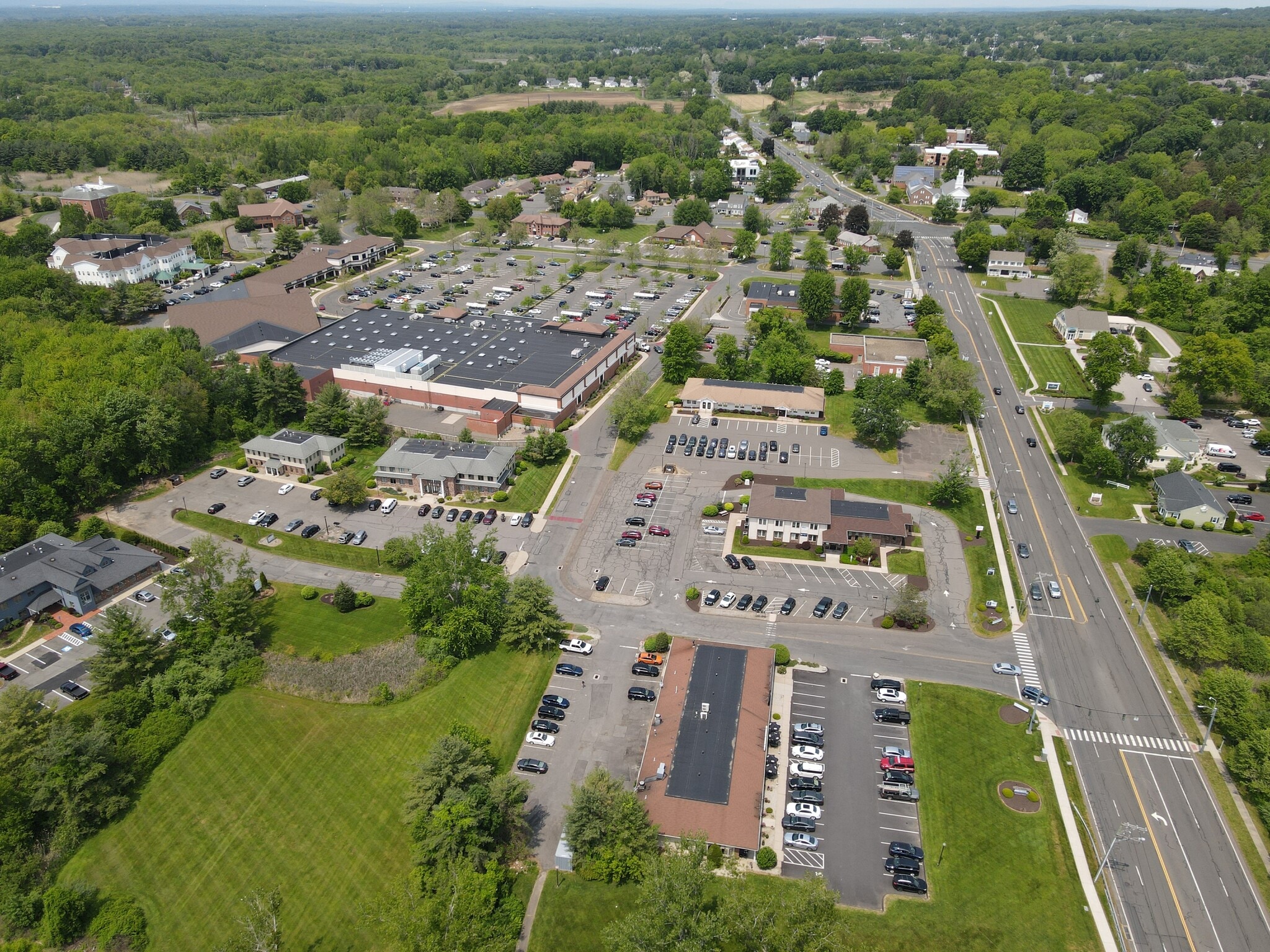 South Windsor Investment Portfolio portefeuille de 9 propriétés à vendre sur LoopNet.ca Aérien- Image 1 de 11