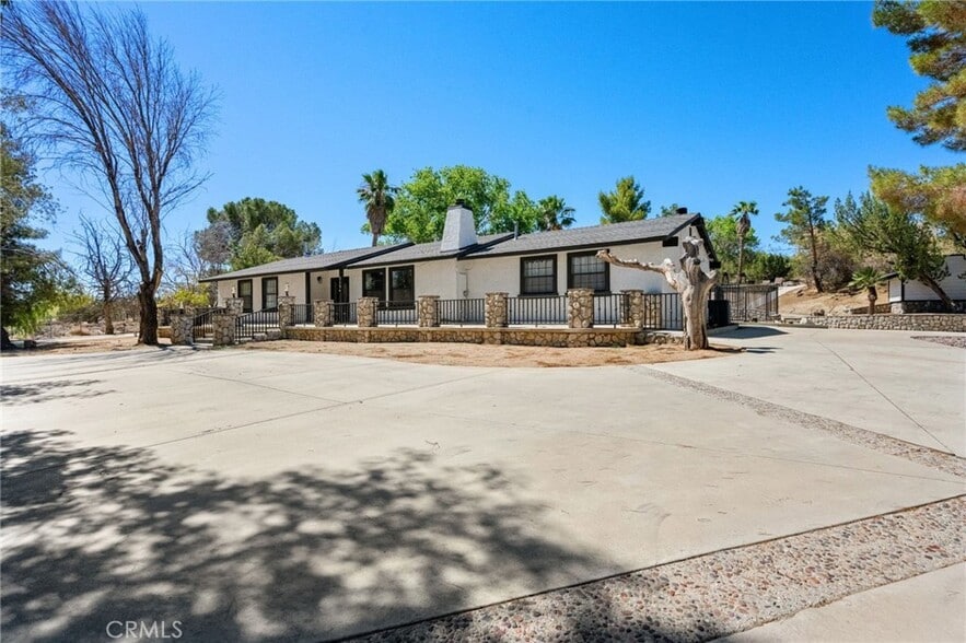 712 W Avenue R8, Palmdale, CA à louer - Photo du bâtiment - Image 1 de 21