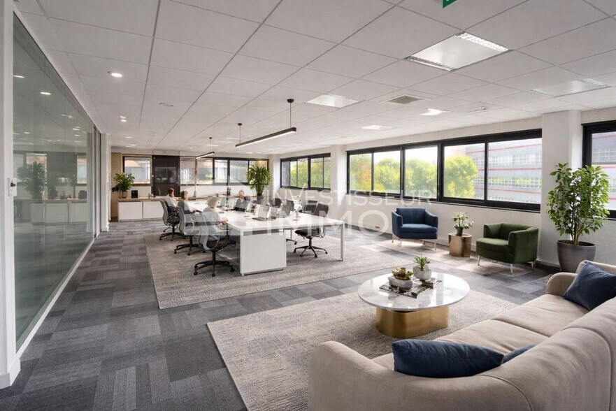 Office in Palaiseau for lease - Interior Photo - Image 1 of 5