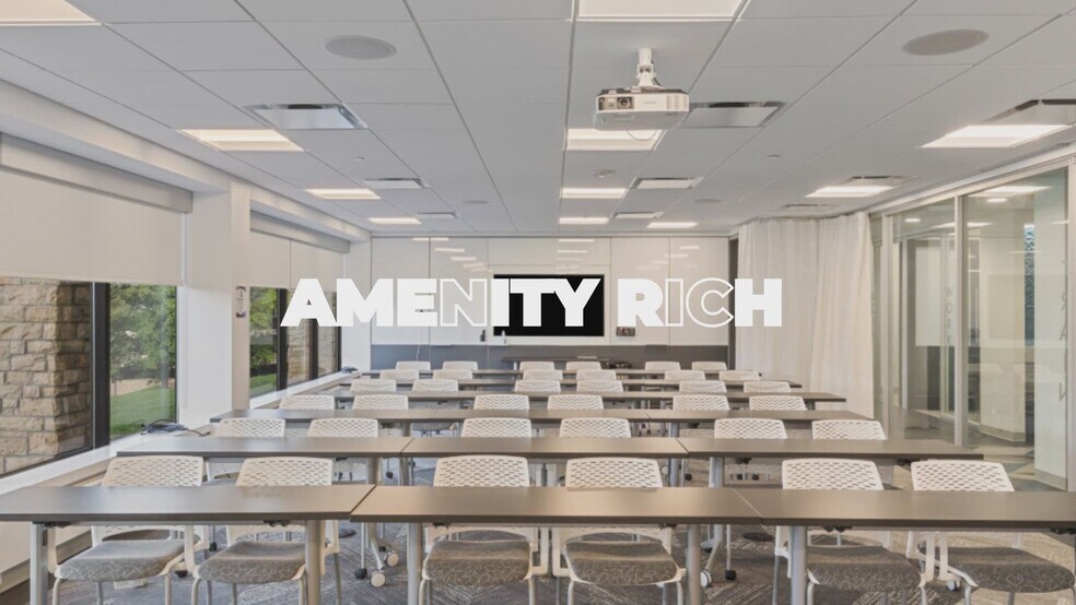 400 Fairway Dr, Coraopolis, PA à louer - Vidéo sur l’inscription commerciale - Image 2 de 14