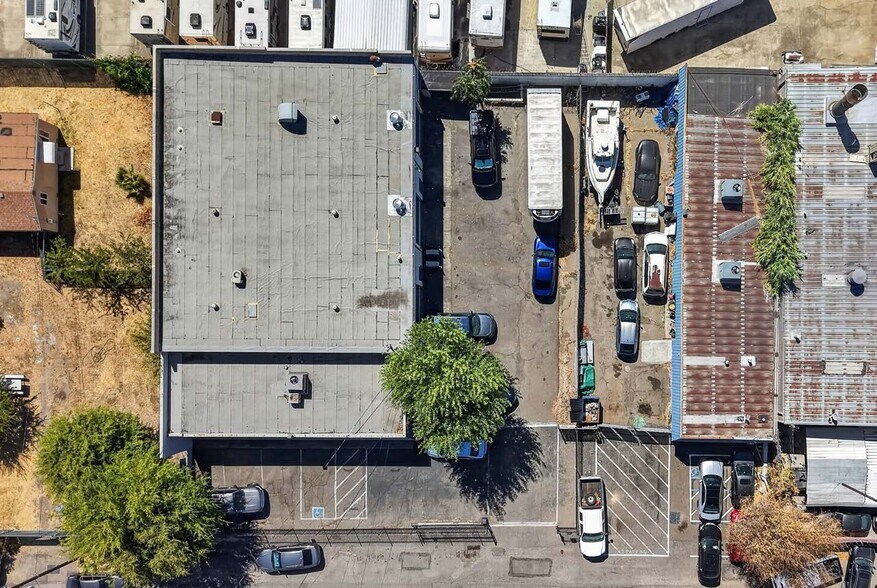2401 Manning Streets portefeuille de 2 propriétés à vendre sur LoopNet.ca - Aérien - Image 3 de 9