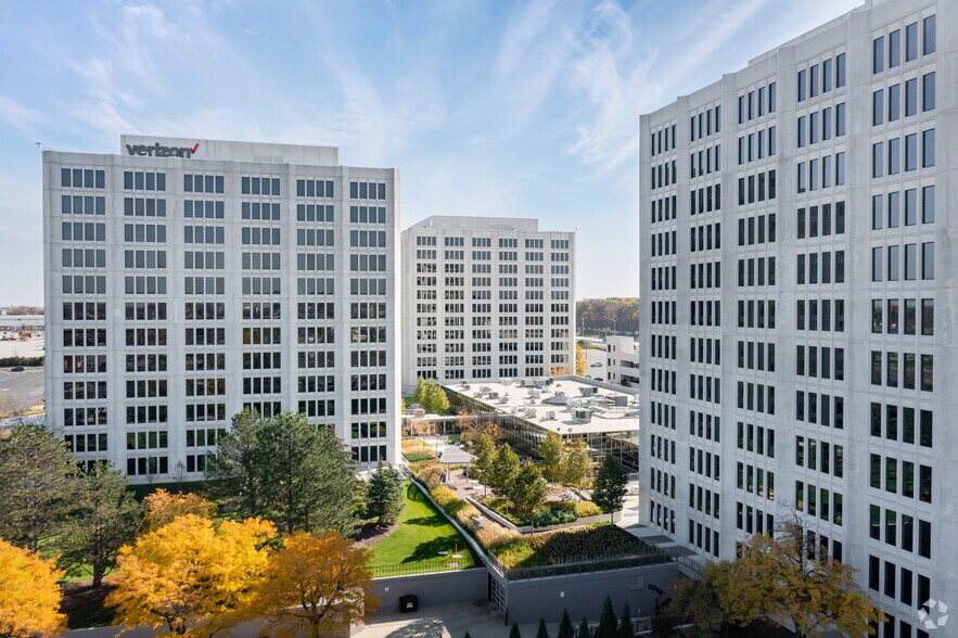 1701 Golf Rd, Rolling Meadows, IL à louer - Photo du bâtiment - Image 2 de 30