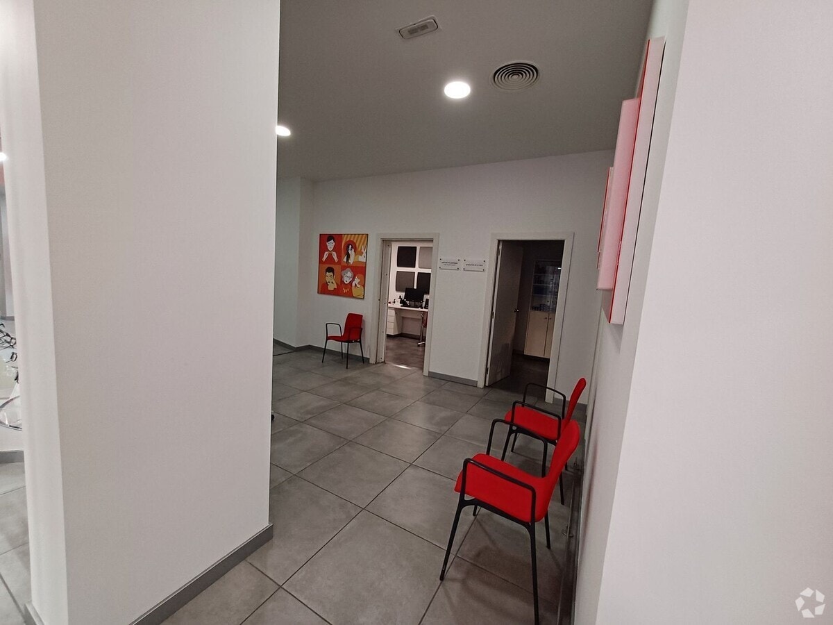 Madrid, MAD 28027 - Unit Puerta B - - Interior Photo - Image 1 of 11