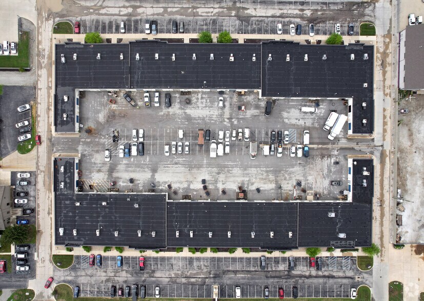 500 S Polk St, Greenwood, IN à louer - Photo du bâtiment - Image 3 de 16