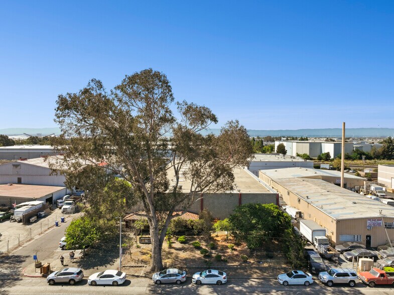 37625 Sycamore St, Newark, CA à louer - Photo du bâtiment - Image 3 de 11