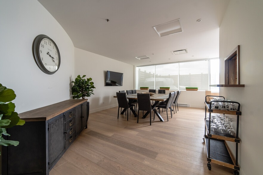 2425 Pitfield, Montréal, QC for lease - Interior Photo - Image 2 of 18