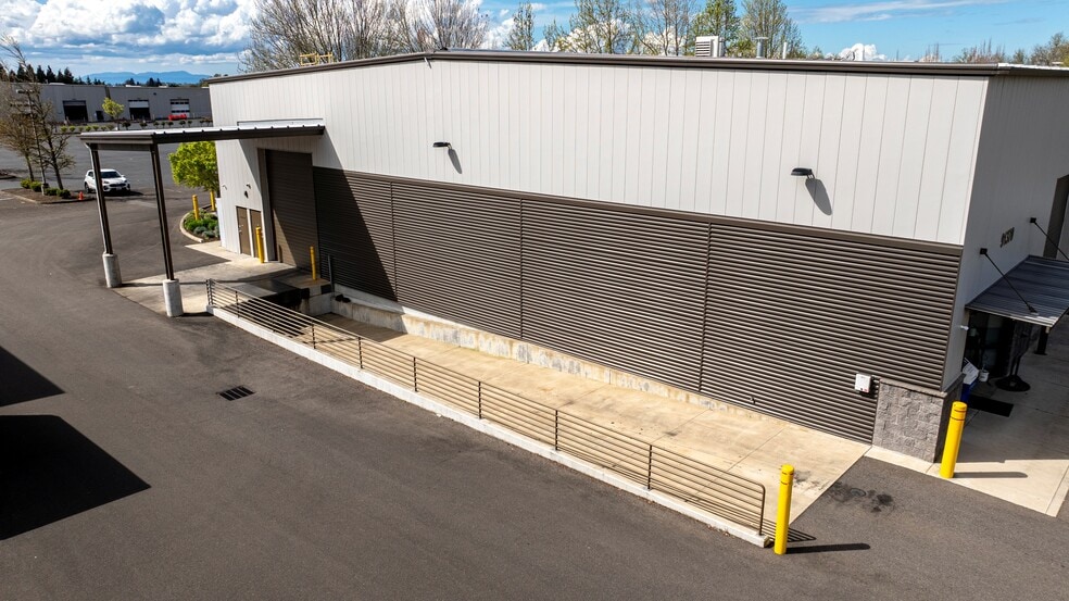 91370 N Coburg Industrial Way, Coburg, OR for lease - Building Photo - Image 3 of 9