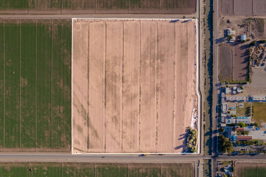 697 W McCabe Rd, El Centro, CA à vendre - Photo du bâtiment - Image 2 de 10