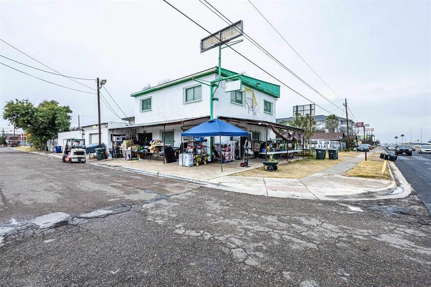 3002 Santa Ursula Ave, Laredo, TX à vendre - Photo du bâtiment - Image 2 de 27