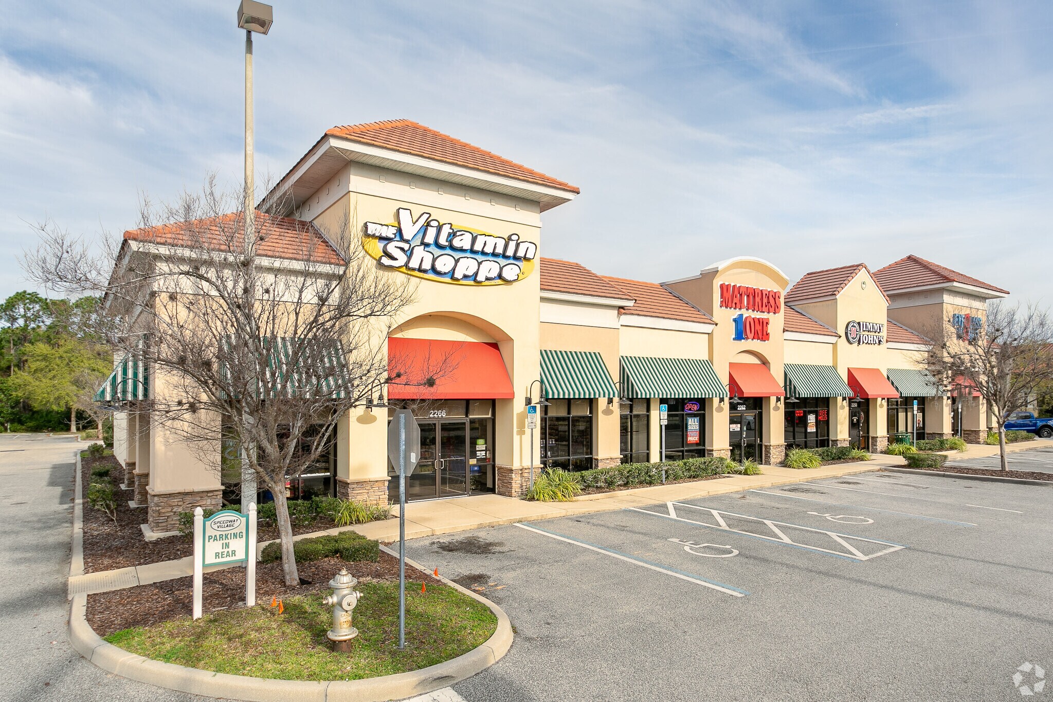 2254 W International Speedway Blvd, Daytona Beach, FL à louer Photo du bâtiment- Image 1 de 9