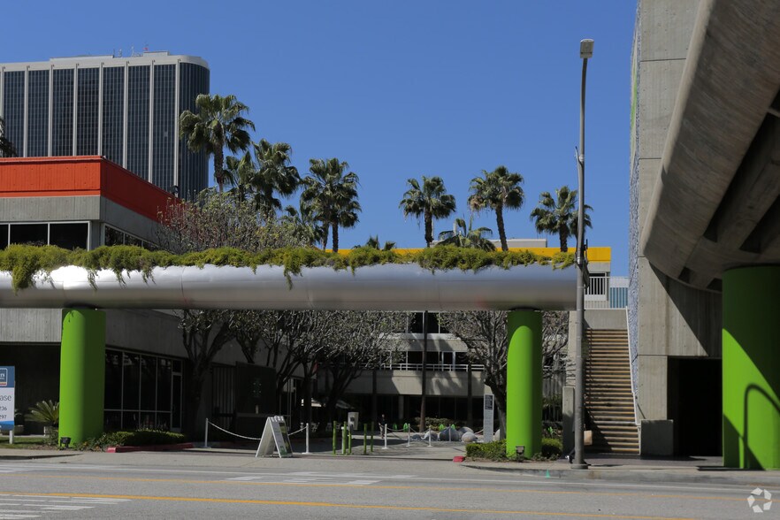 261 S Figueroa St, Los Angeles, CA à vendre - Photo du bâtiment - Image 3 de 10