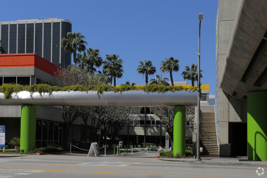 261 S Figueroa St, Los Angeles, CA à vendre - Photo du bâtiment - Image 3 de 10