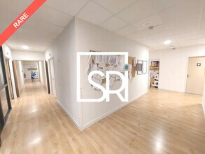 Office in Clermont-Ferrand for sale Interior Photo- Image 1 of 9
