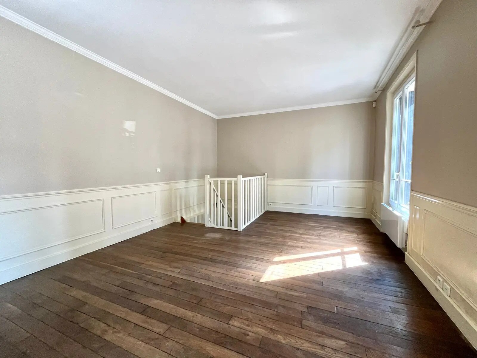 Office in Cachan for sale Interior Photo- Image 1 of 7