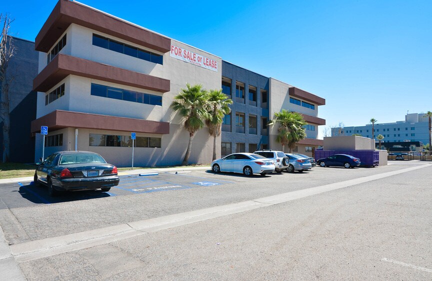 3550 Q St, Bakersfield, CA à louer Photo du bâtiment- Image 1 de 14