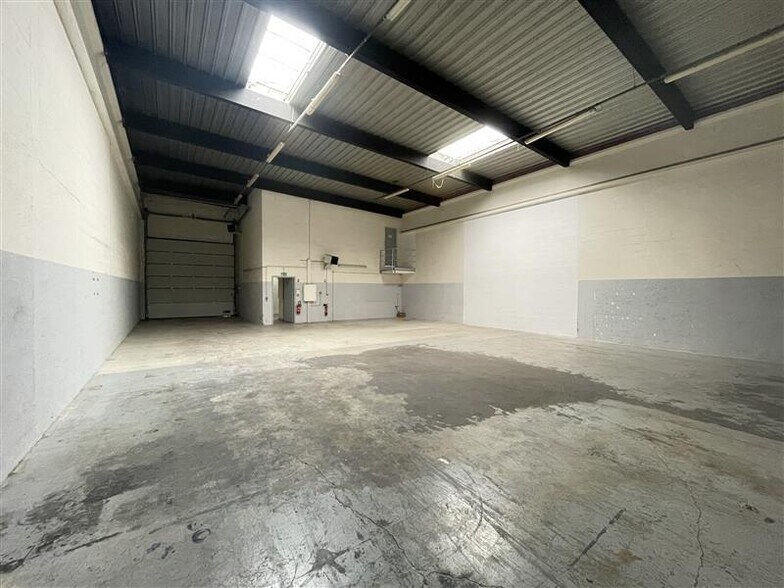 Flex in Villepinte for lease - Interior Photo - Image 3 of 9