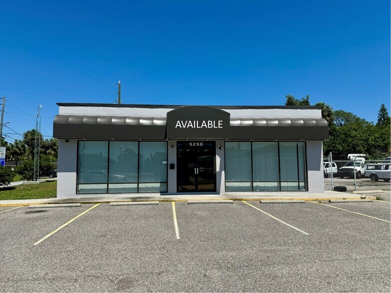 5250 Avery Rd, New Port Richey, FL à louer - Photo principale - Image 1 de 12