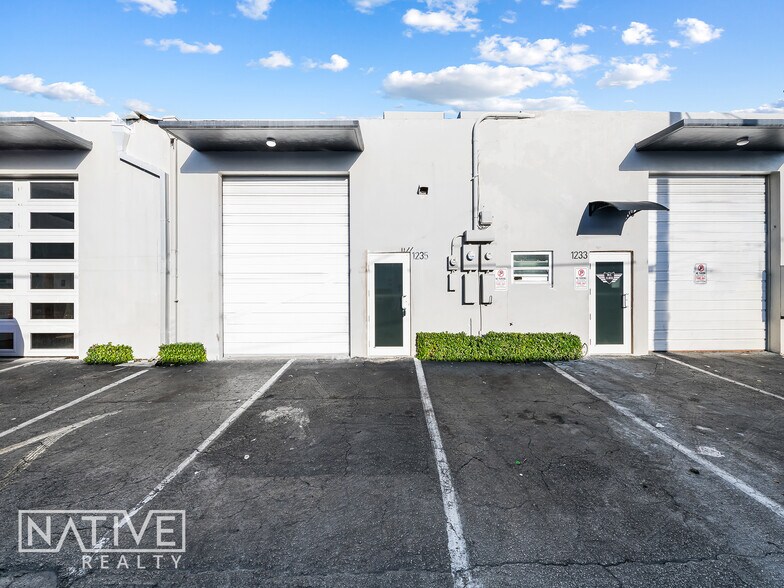 850 NE 13th St, Fort Lauderdale, FL à louer - Photo du bâtiment - Image 2 de 17