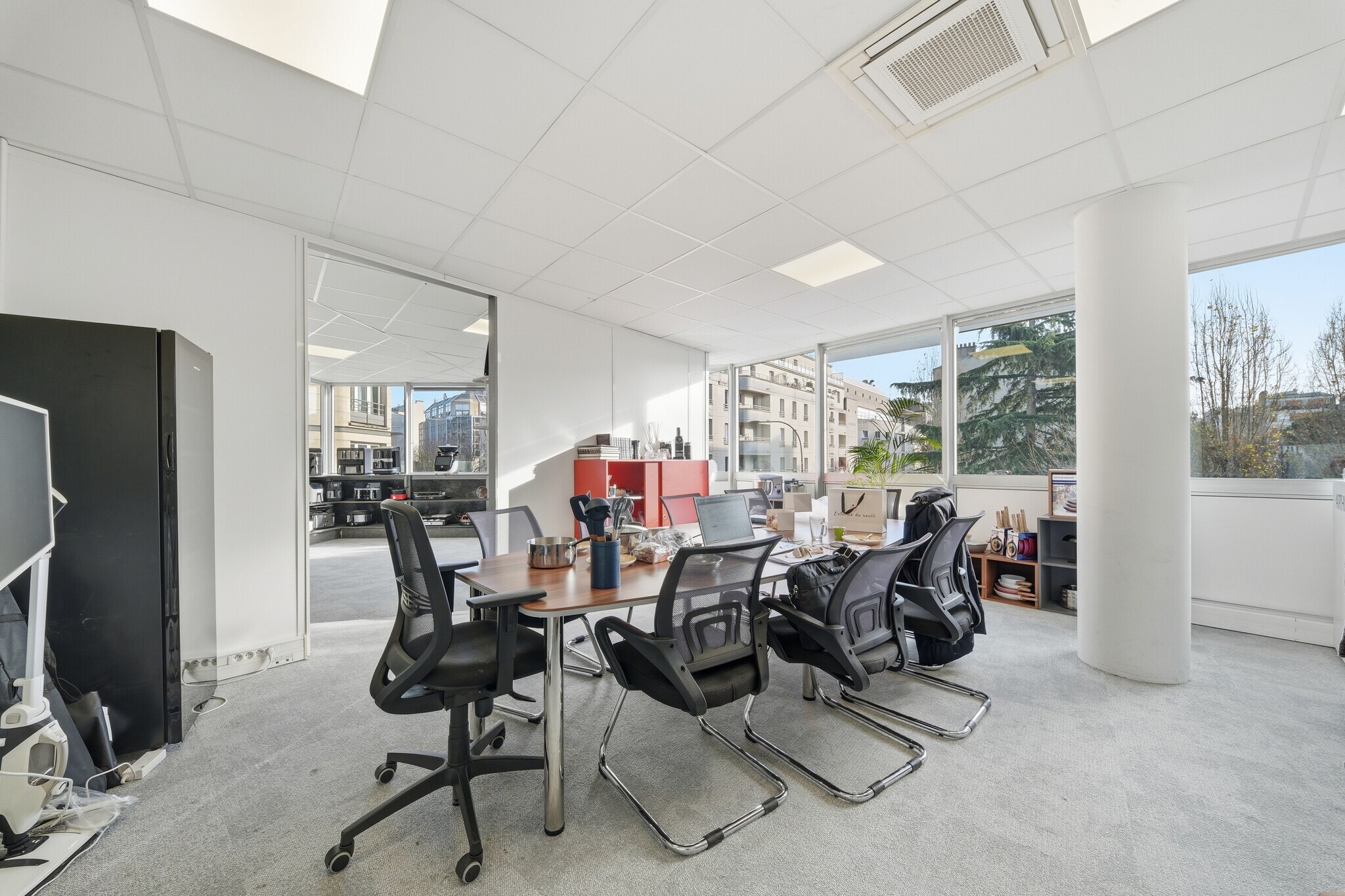 Office in Levallois-Perret for sale Building Photo- Image 1 of 11