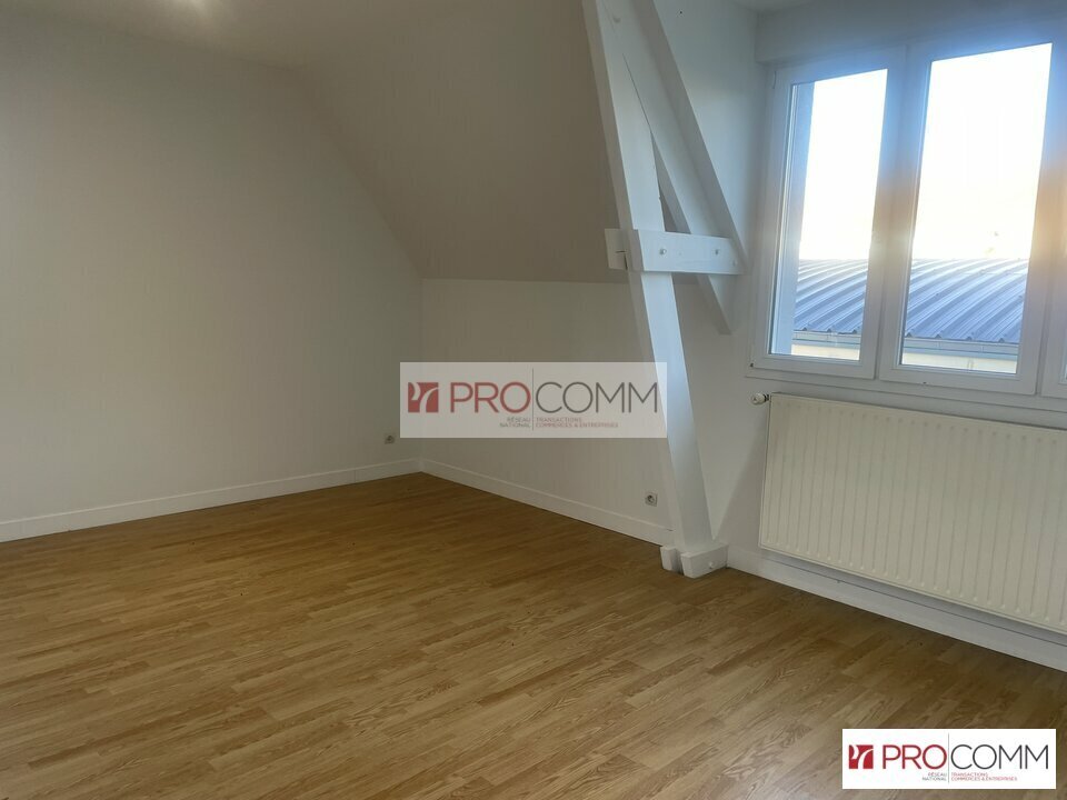 Office in Luisant for lease Interior Photo- Image 1 of 12