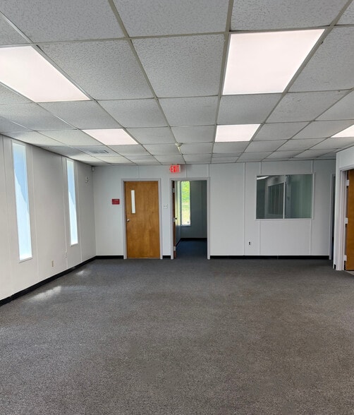 1002 Industrial Dr, West Berlin, NJ for lease - Interior Photo - Image 2 of 14