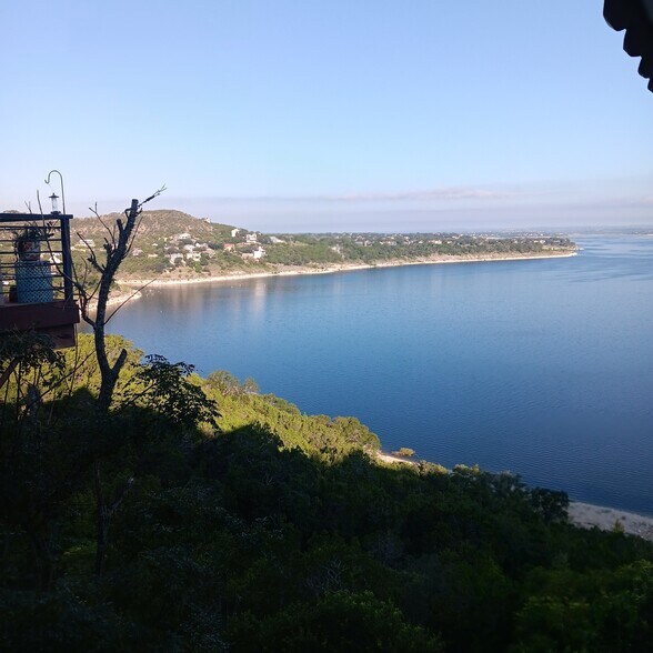 1390 O C Trout Dr. dr, Canyon Lake, TX à vendre - Photo du bâtiment - Image 2 de 3