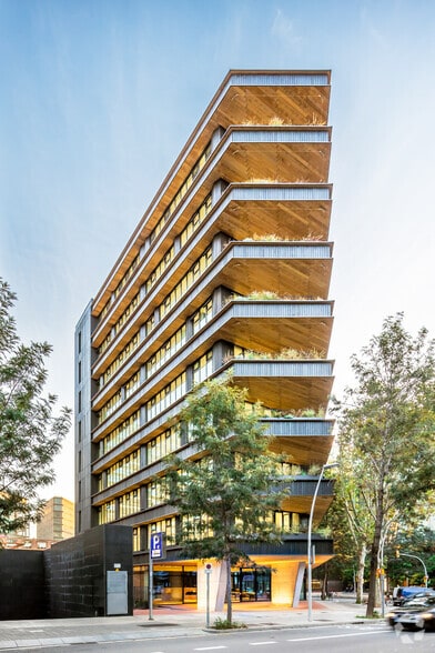 Carrer De Tànger, 71-73, Barcelona, Barcelona for lease - Building Photo - Image 2 of 4
