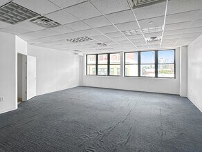 164 20th St, Brooklyn, NY for lease Interior Photo- Image 2 of 13