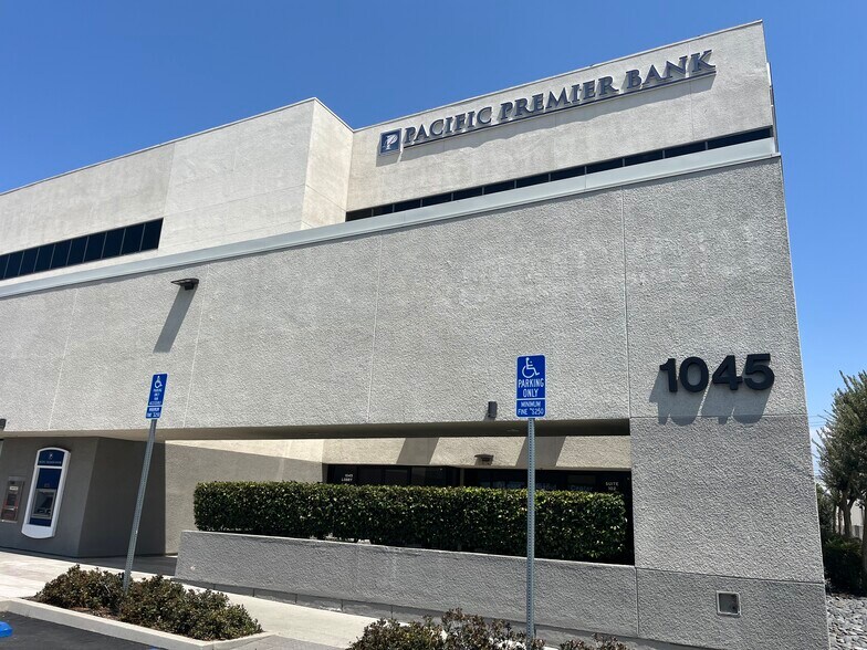 1045 W Katella Ave, Orange, CA à louer - Photo du bâtiment - Image 3 de 4