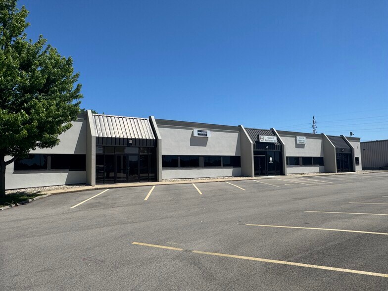 604 N Country Fair Dr, Champaign, IL for lease - Building Photo - Image 1 of 3