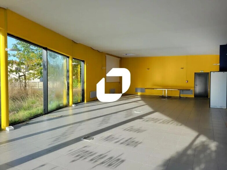 Local d'activités dans Aigrefeuille-sur-Maine à vendre - Photo du bâtiment - Image 2 de 12