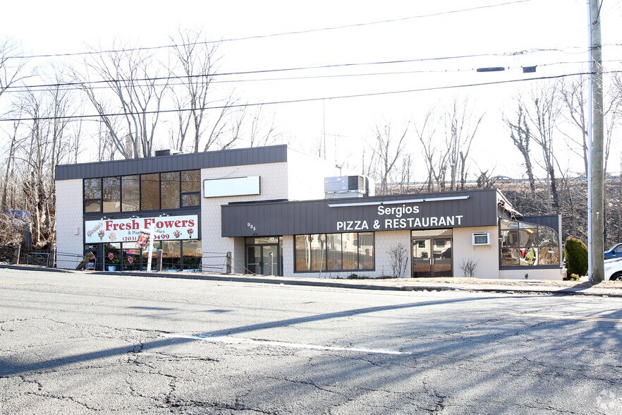 985 E Main St, Stamford, CT for lease - Primary Photo - Image 1 of 7