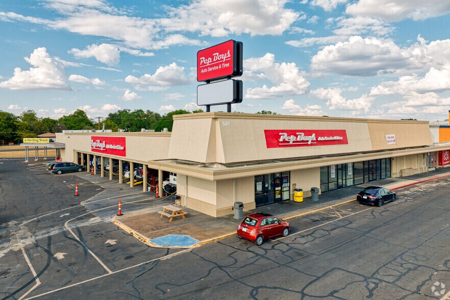 501-581 N Valley Mills Dr, Waco, TX à louer - Photo du bâtiment - Image 2 de 6